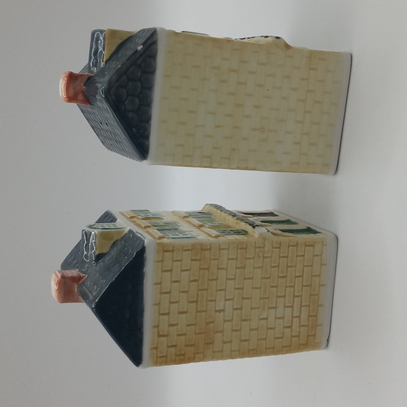 Vintage Hand Painted Yellow Houses Salt & Pepper Set. Made in Japan. 1985 - Picture 5 of 7